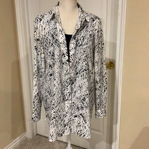 Ellen Tracy, Black and white blouse. 100% poly Sz Med